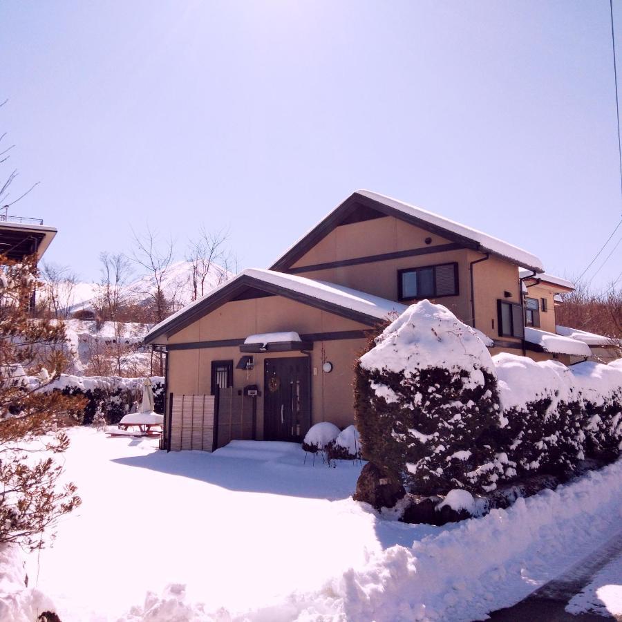 富士の樱house 宝栄 Villa Fujikawaguchiko Bagian luar foto