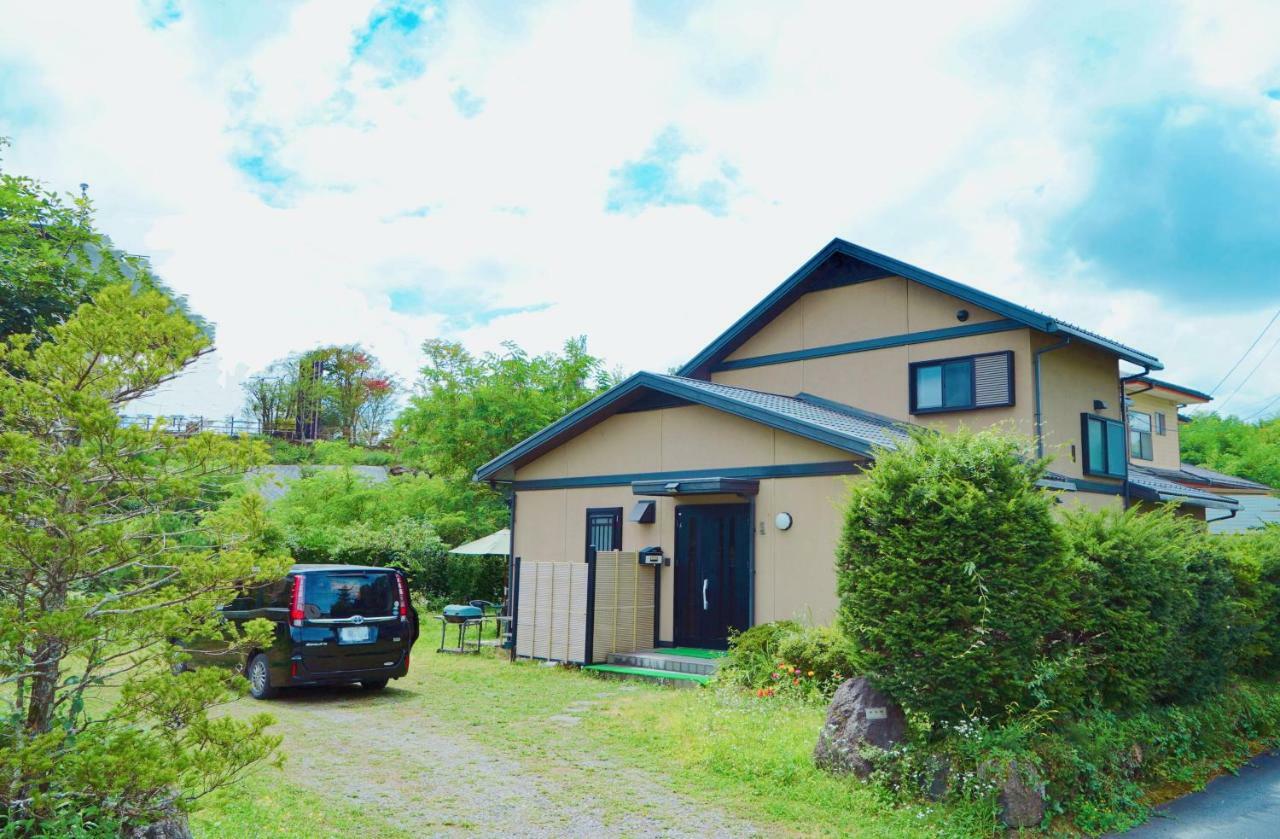 富士の樱house 宝栄 Villa Fujikawaguchiko Bagian luar foto