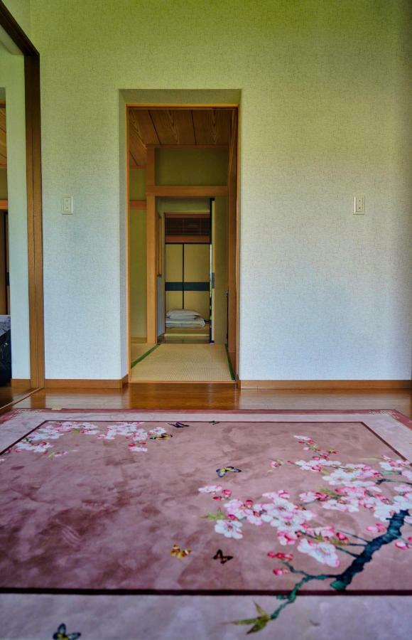 富士の樱house 宝栄 Villa Fujikawaguchiko Bagian luar foto